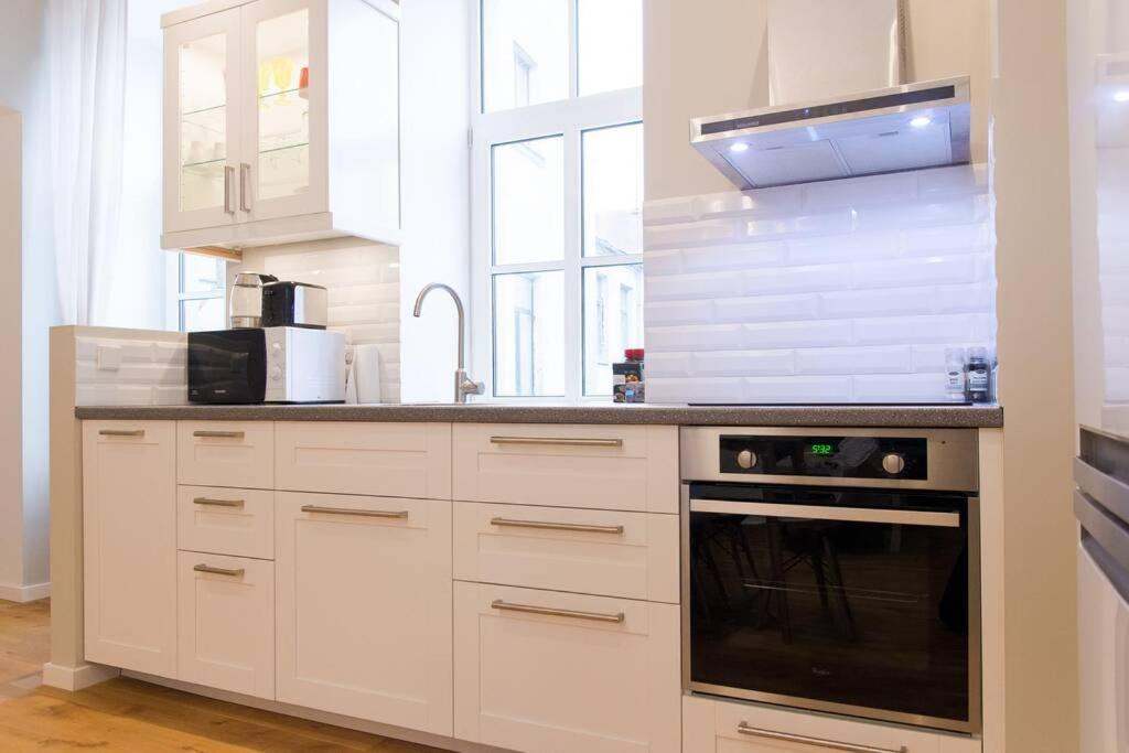 Modern & Spacious 80m2 In Old Town Апартаменти Рига